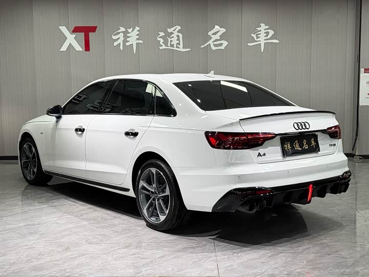 Фото 17 - Audi A4L