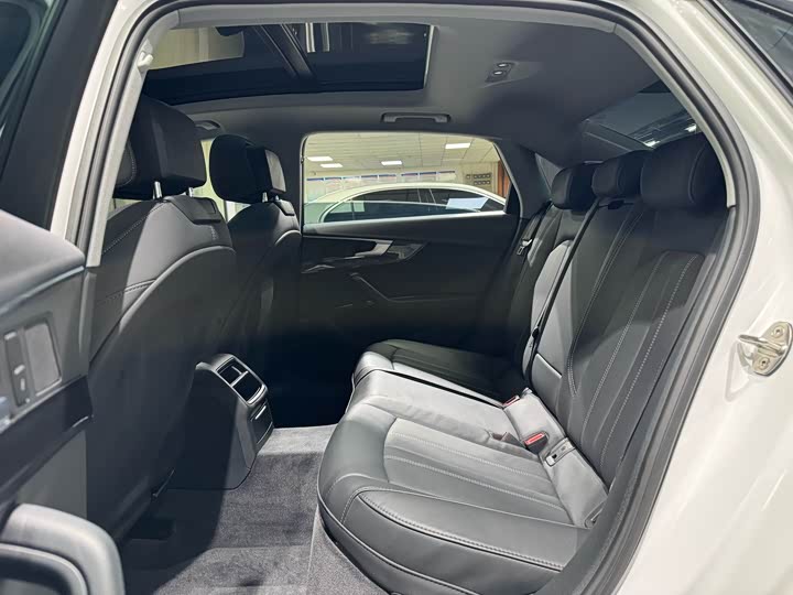 Фото 7 - Audi A4L