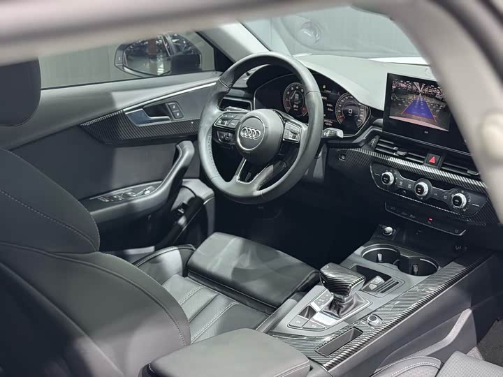 Фото 8 - Audi A4L