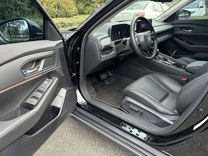 Фото 10 - Honda Accord