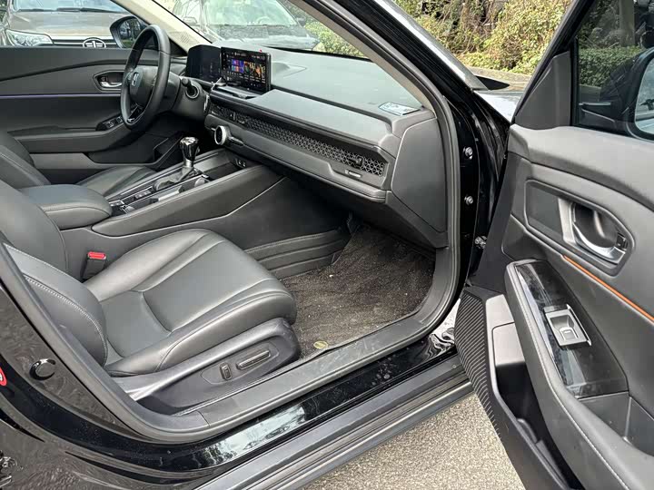 Фото 18 - Honda Accord