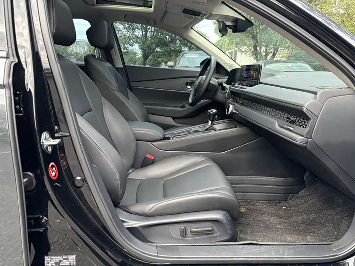 Фото 19 - Honda Accord