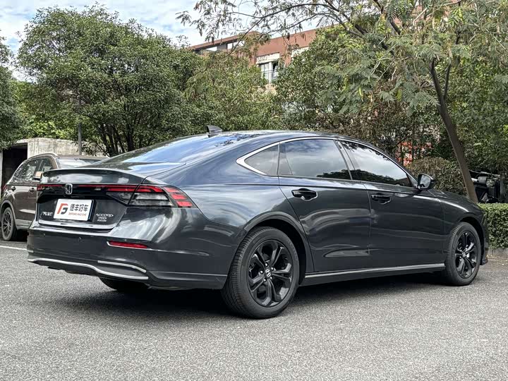 Фото 24 - Honda Accord