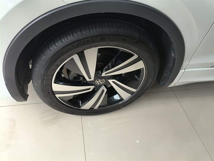 Фото 23 - Volkswagen Tiguan X