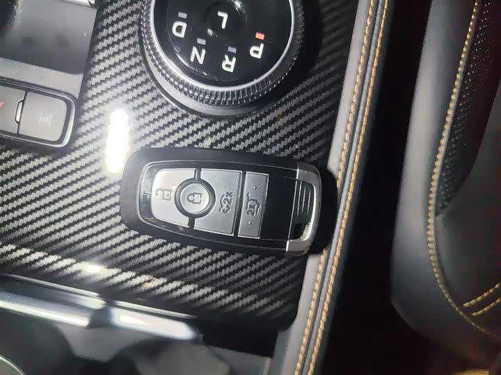 Фото 12 - Ford Mustang Mach-E