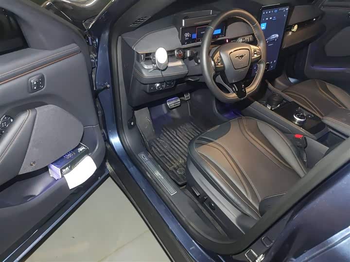 Фото 14 - Ford Mustang Mach-E