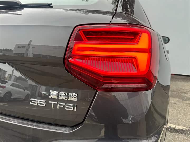 Фото 8 - Audi Q2L