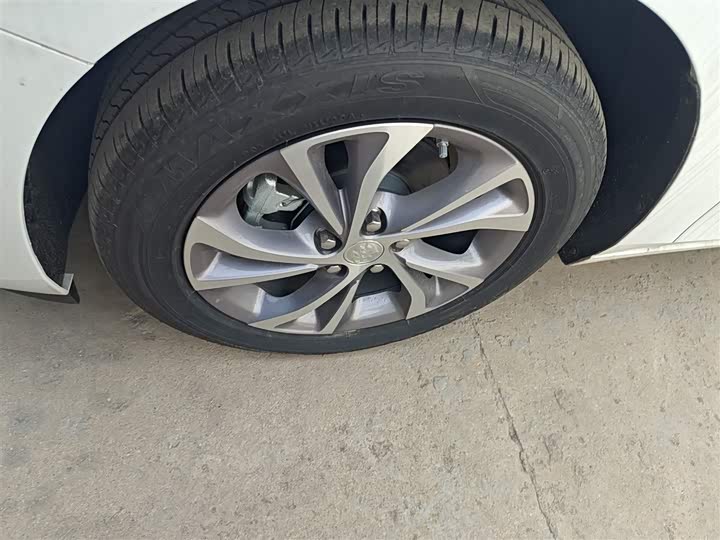 Фото 23 - Buick Verano