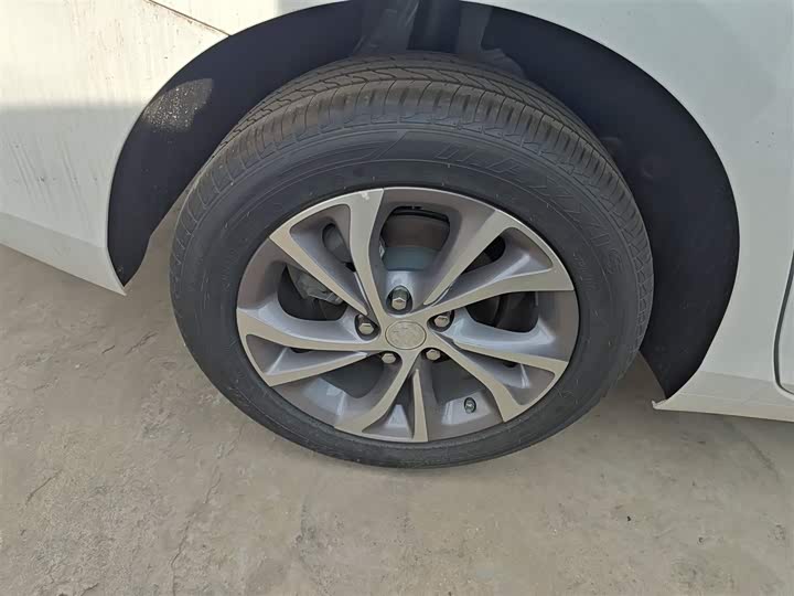 Фото 26 - Buick Verano