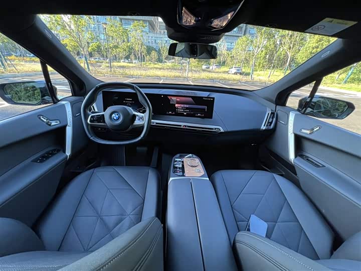 Фото 12 - BMW iX
