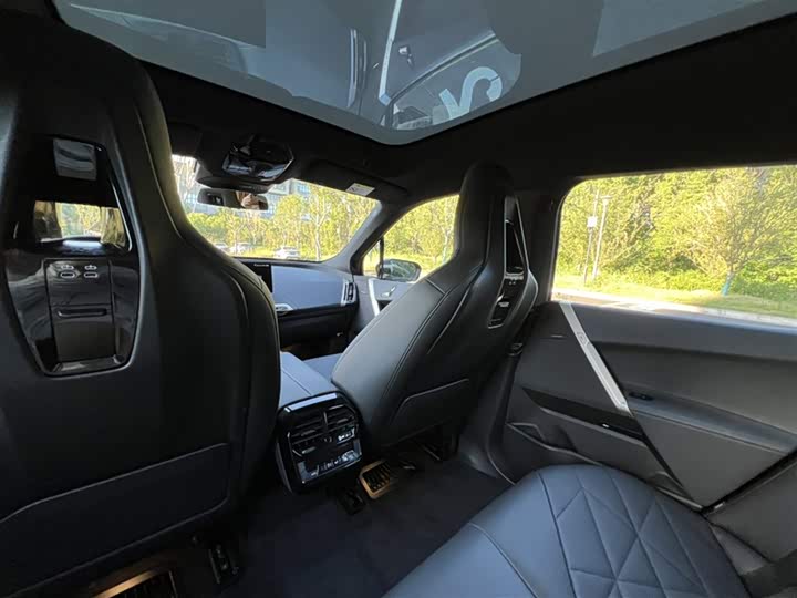 Фото 14 - BMW iX