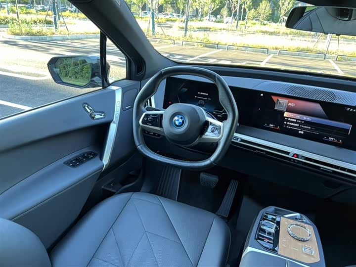 Фото 17 - BMW iX