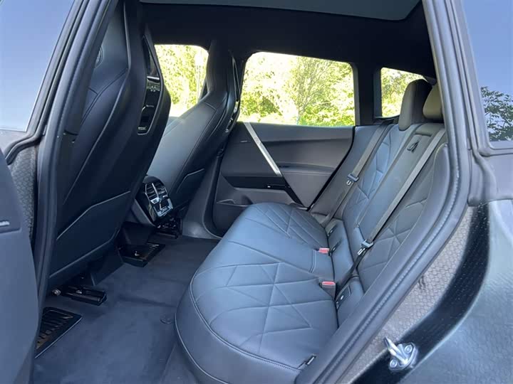 Фото 18 - BMW iX