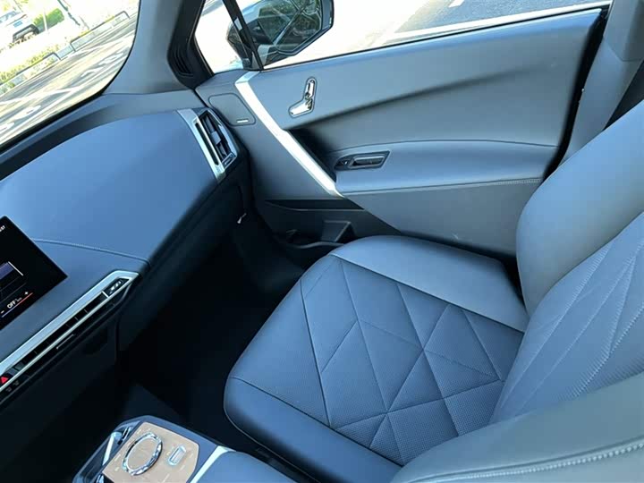 Фото 21 - BMW iX