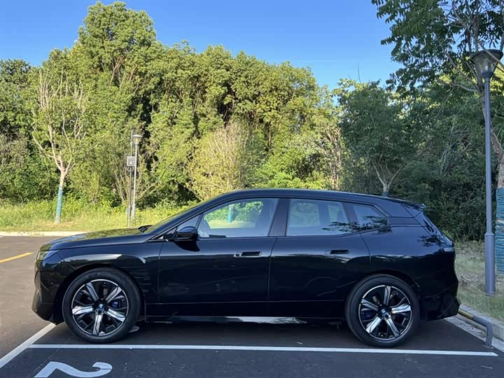 Фото 27 - BMW iX