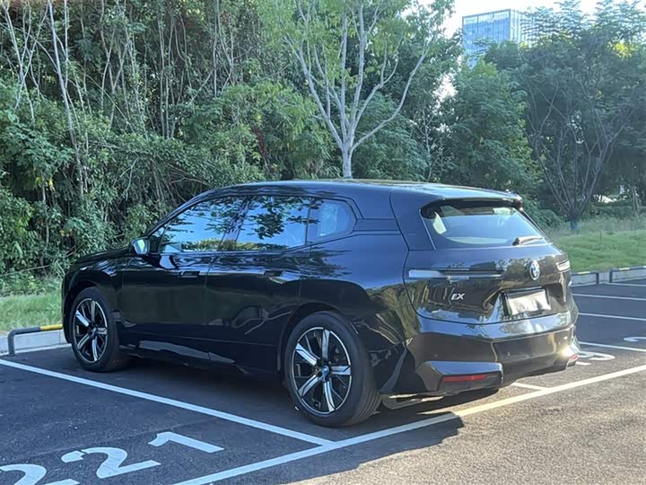 Фото 28 - BMW iX