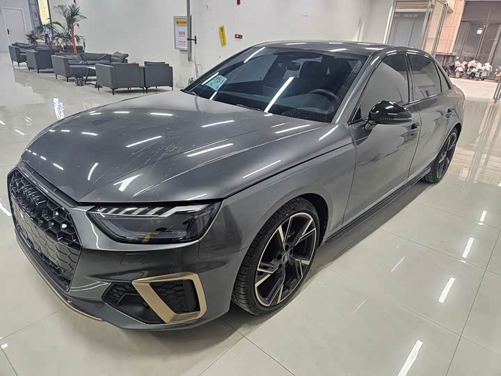 Фото 1 - Audi A4L