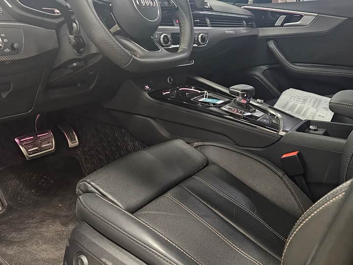 Фото 3 - Audi A4L