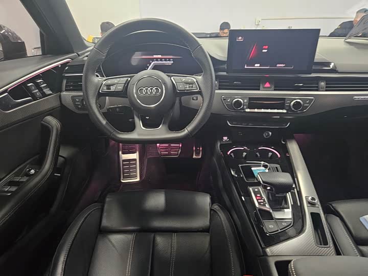 Фото 6 - Audi A4L