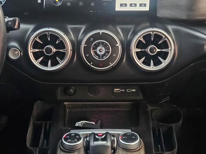 Фото 12 - Tank 300