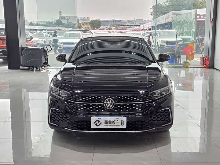 Фото 2 - Volkswagen Passat