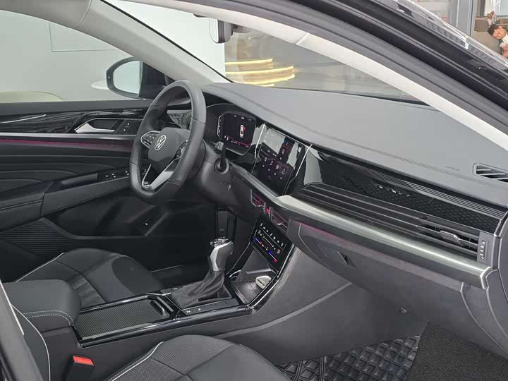 Фото 7 - Volkswagen Passat