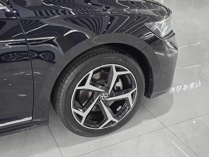 Фото 9 - Volkswagen Passat