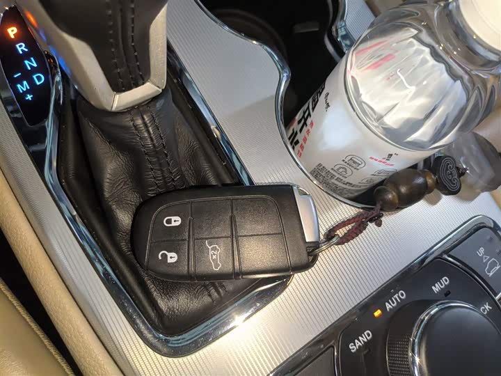 Фото 9 - Jeep Grand Cherokee