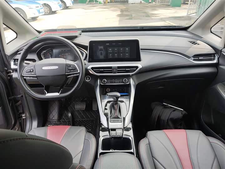 Фото 10 - Maxus Euniq 5