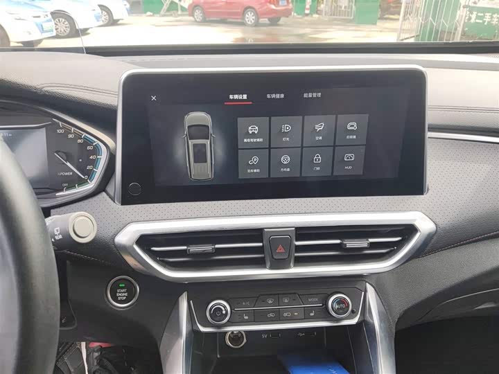 Фото 13 - Maxus Euniq 5