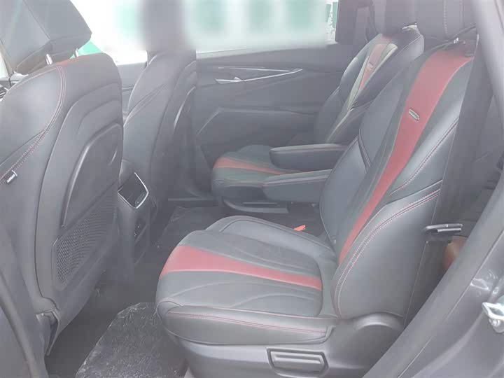 Фото 17 - Maxus Euniq 5