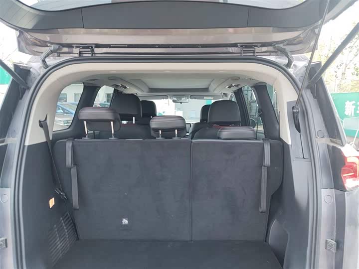 Фото 19 - Maxus Euniq 5