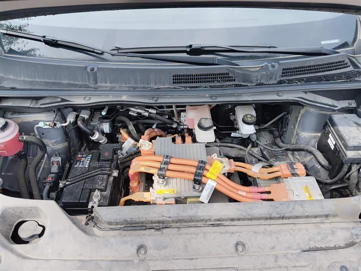 Фото 20 - Maxus Euniq 5