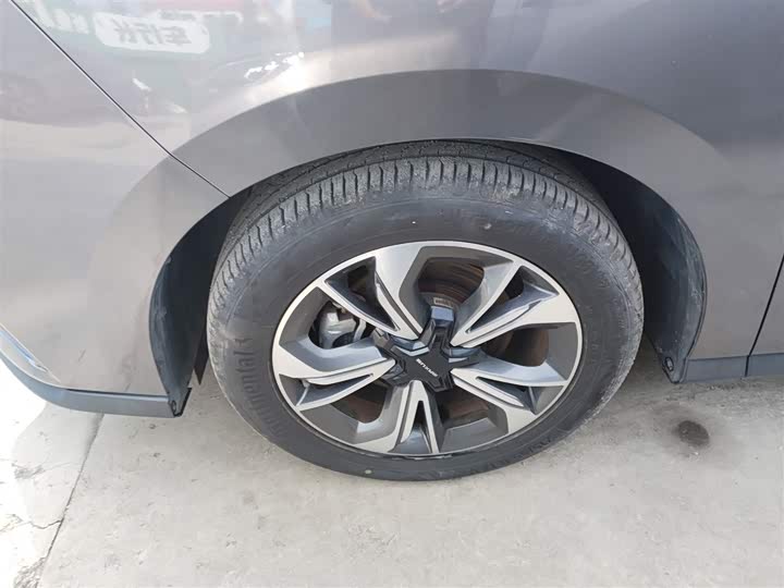 Фото 23 - Maxus Euniq 5