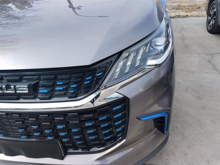 Фото 24 - Maxus Euniq 5