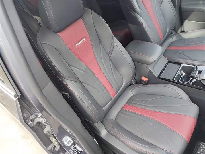 Фото 25 - Maxus Euniq 5