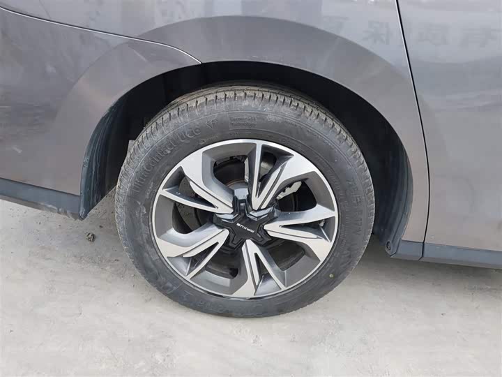 Фото 26 - Maxus Euniq 5