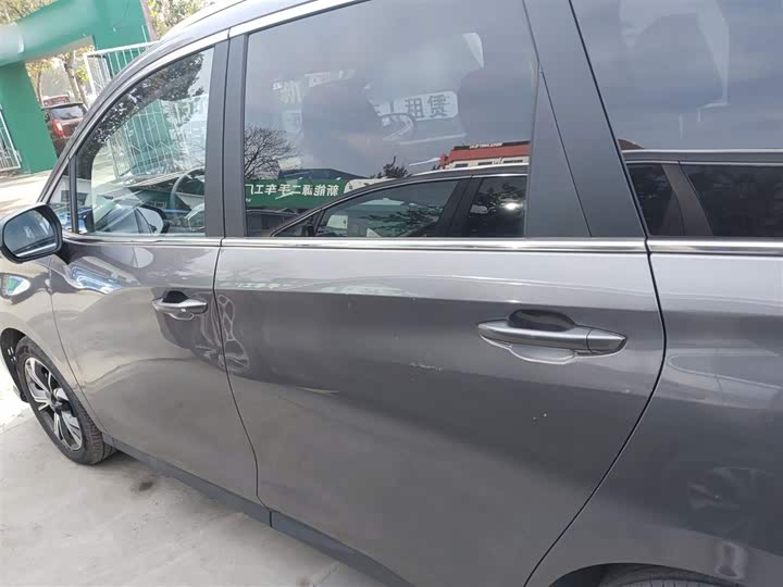 Фото 5 - Maxus Euniq 5