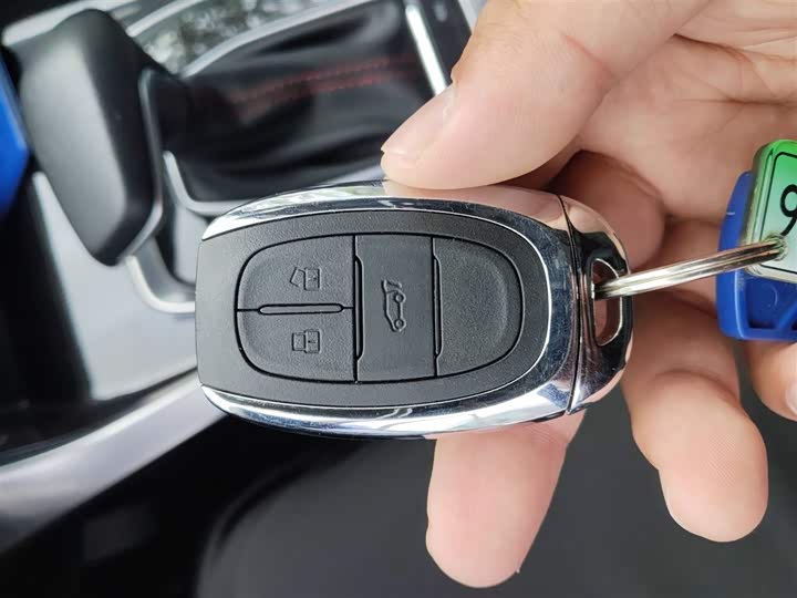 Фото 9 - Maxus Euniq 5