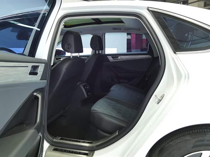 Фото 11 - Volkswagen Sagitar L