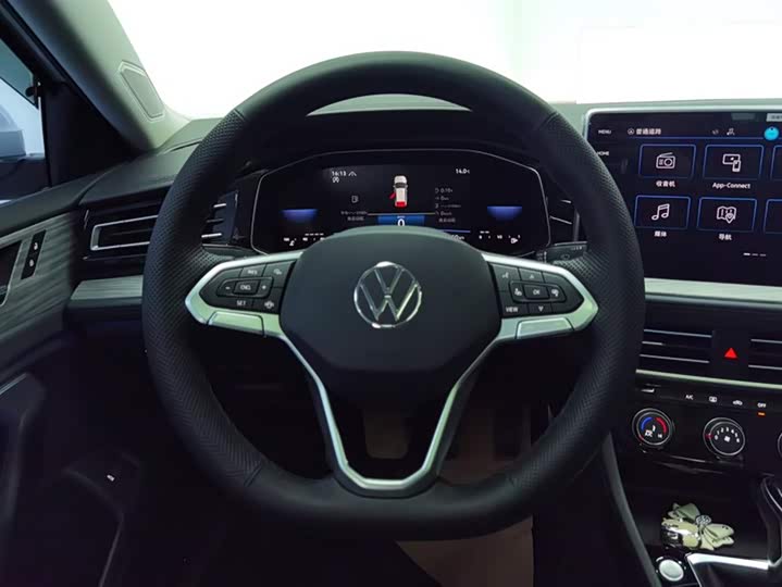 Фото 15 - Volkswagen Sagitar L