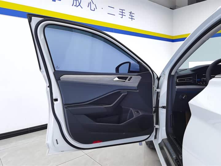 Фото 7 - Volkswagen Sagitar L