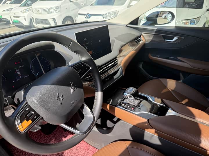 Фото 12 - Hongqi E-QM5