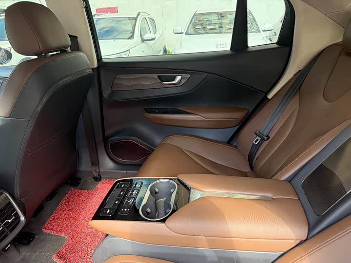 Фото 15 - Hongqi E-QM5