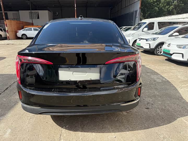 Фото 20 - Hongqi E-QM5