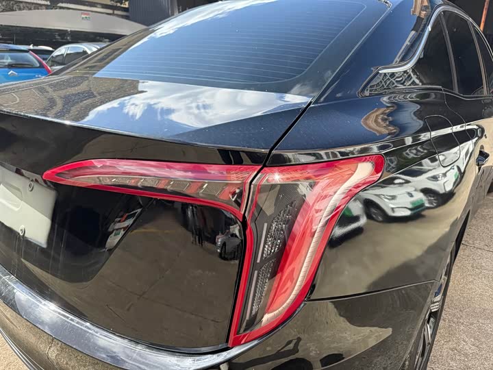 Фото 22 - Hongqi E-QM5