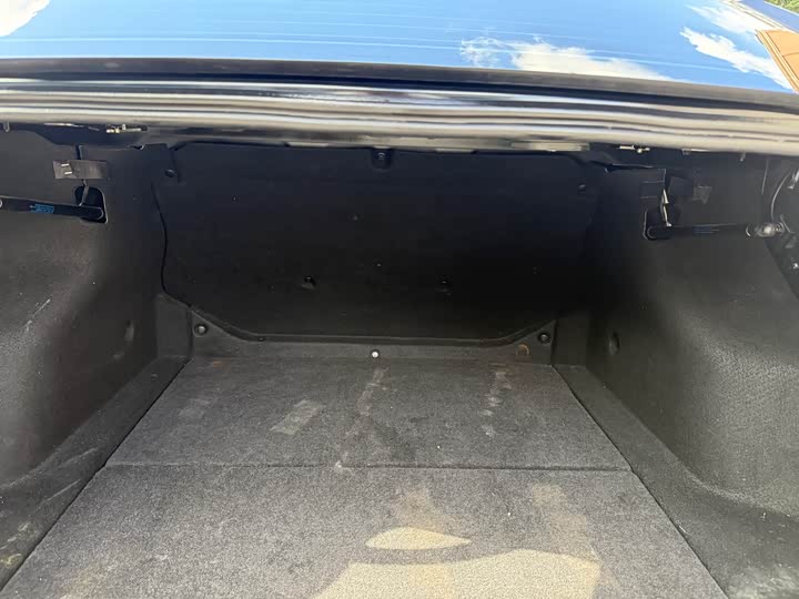 Фото 23 - Hongqi E-QM5