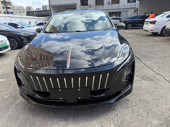 Фото 3 - Hongqi E-QM5