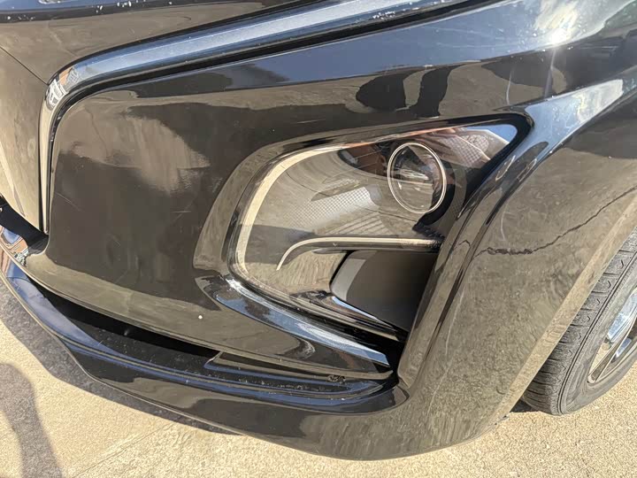 Фото 6 - Hongqi E-QM5