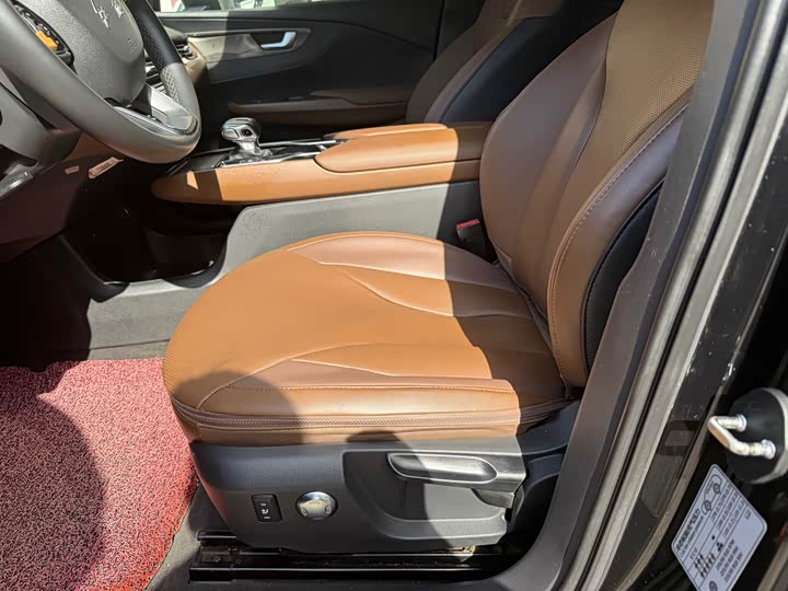 Фото 9 - Hongqi E-QM5